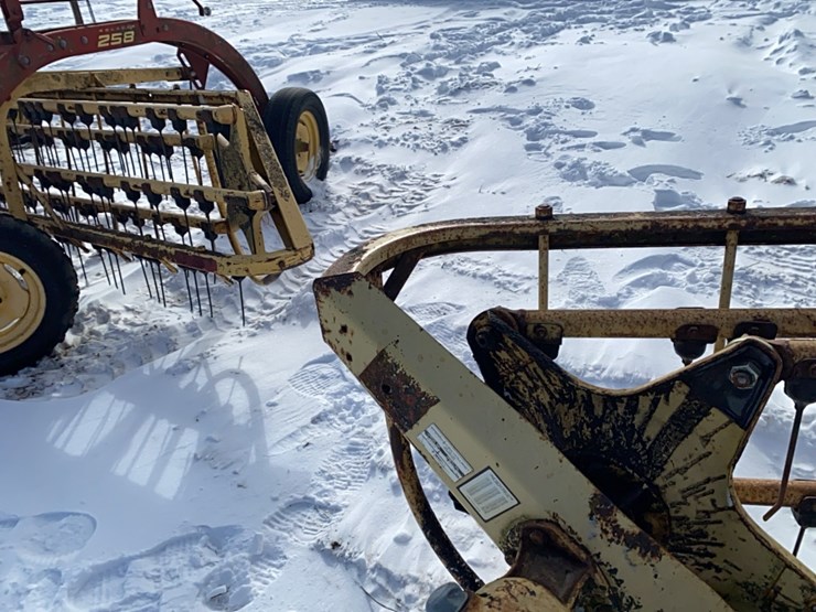 new-holland-256-image-18