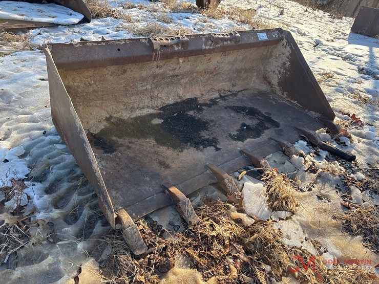 68"-tooth-bucket-skid-steer-attachment-image-1