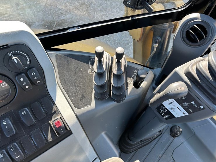 2017-caterpillar-430f2-it-image-18