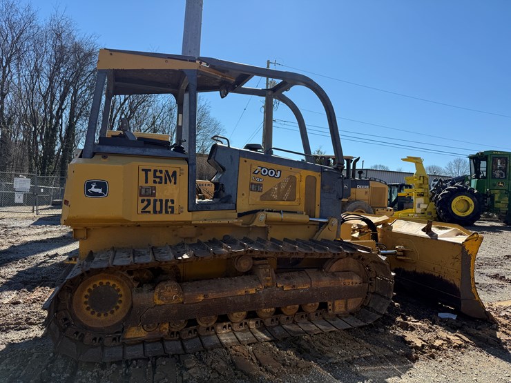 2006-deere-700j-image-6