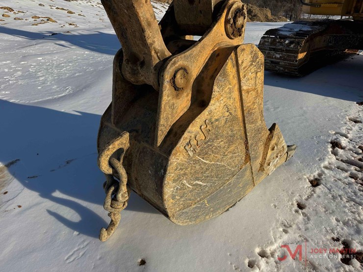 deere-245g-lc-image-14