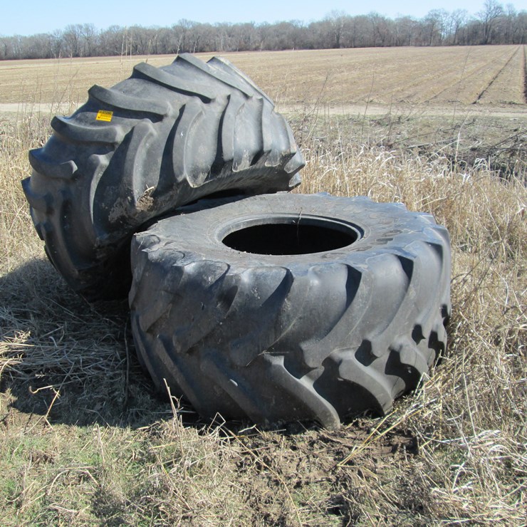 #27290 • Lot of (2) Firestone 750/65R26 Float Tires