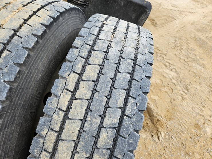 2006-peterbilt-379-image-35