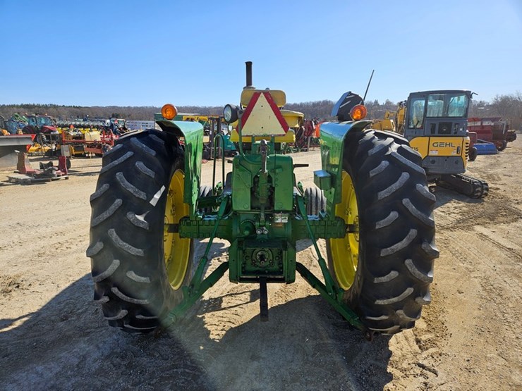 john-deere-3010-image-4