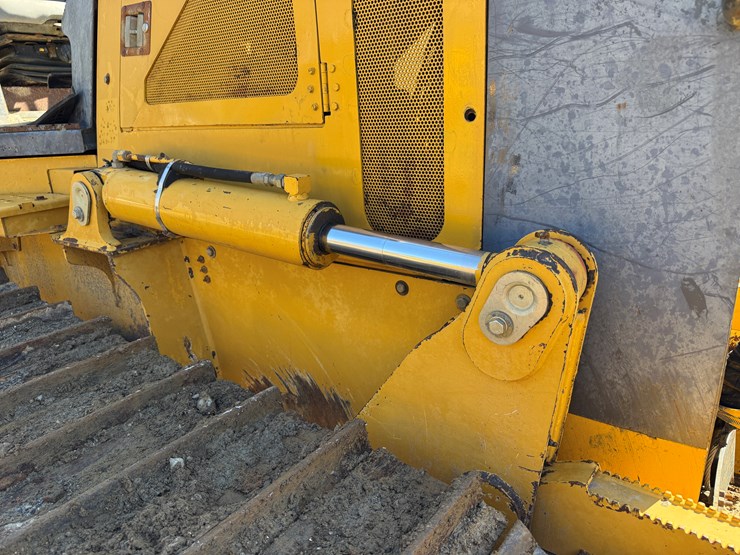 2006-deere-700j-image-25