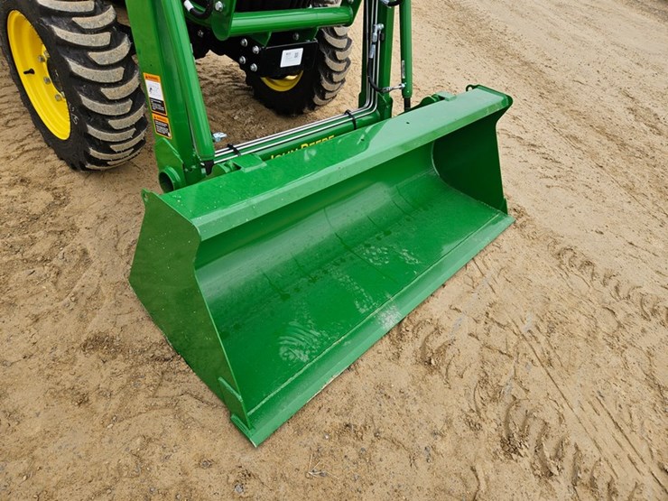 2025-john-deere-3032e-image-33