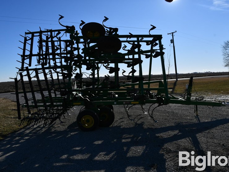 john-deere-32-image-4