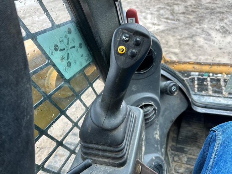 2020-caterpillar-259d3-image-25