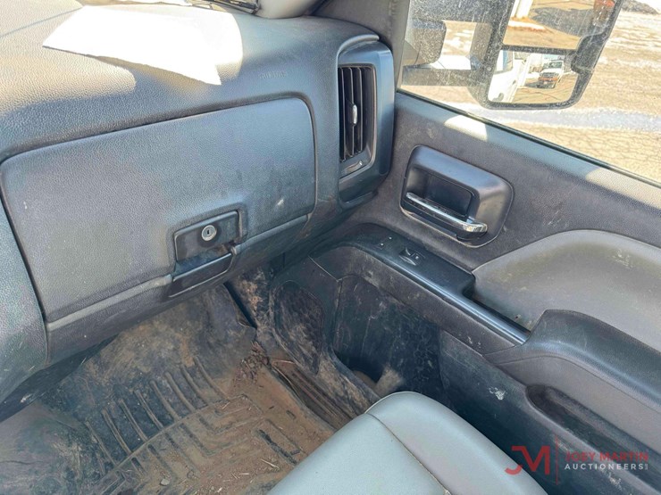 2017-chevrolet-2500-image-37