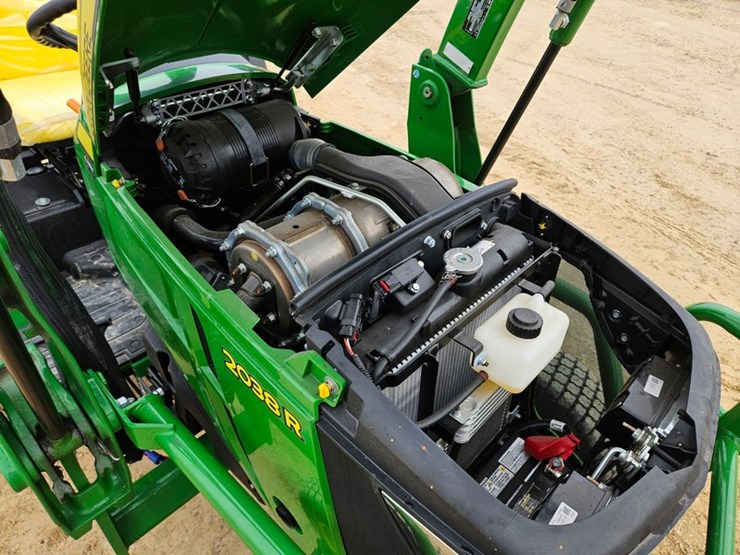 2025-john-deere-2038r-image-13