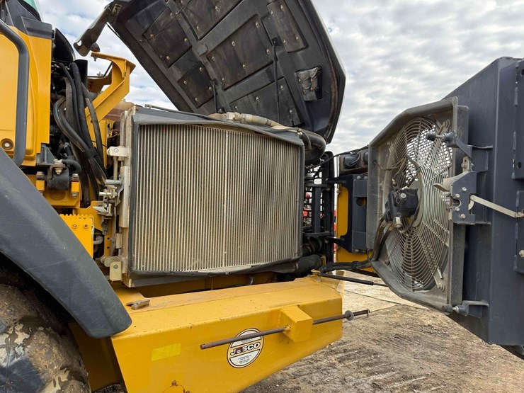 2014-deere-370e-image-11