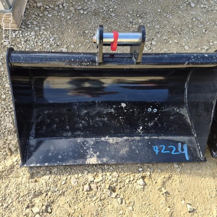 MINI EXCAVATOR WIDENED BUCKET ATTACHMENT