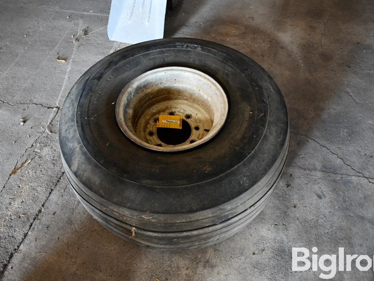 armstrong-16.5l-16.1-tire-on-8-bolt-rim-image-5