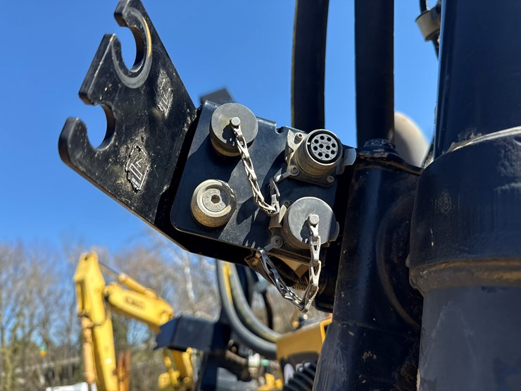 2015-caterpillar-d6t-lgp-image-25