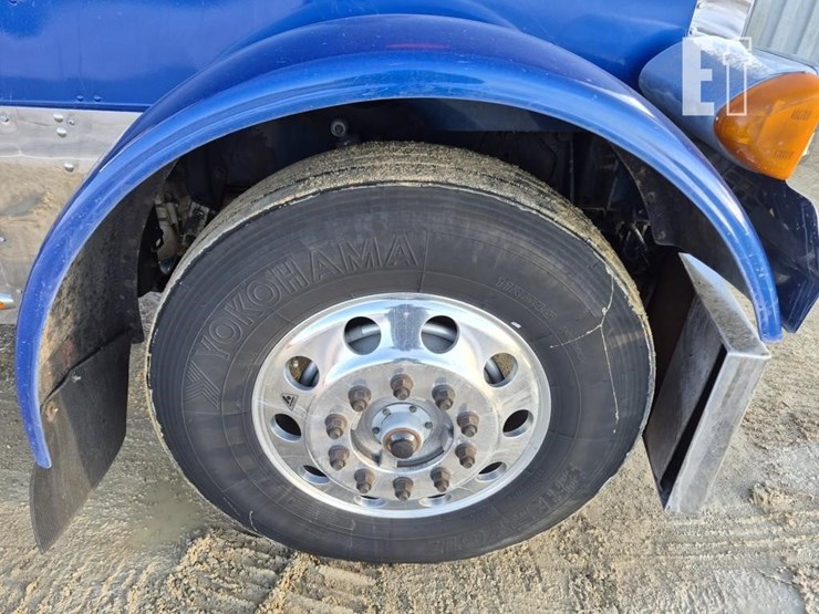 1995-peterbilt-379-image-9