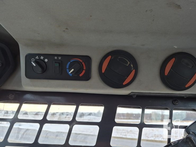 2020-bobcat-t76-image-21