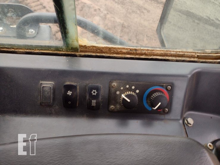 2015-deere-650k-lgp-image-13