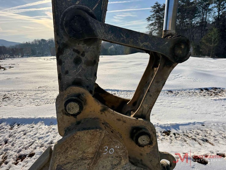 deere-245g-lc-image-12