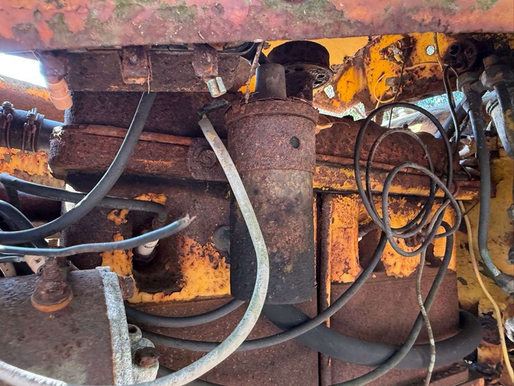 minneapolis-moline-lp-parts-tractor-image-24