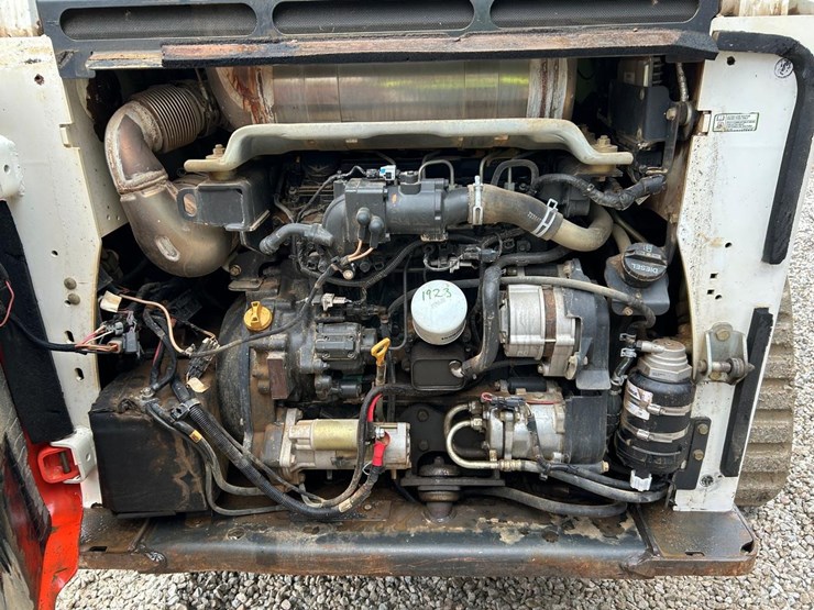 2017-bobcat-t870-image-15