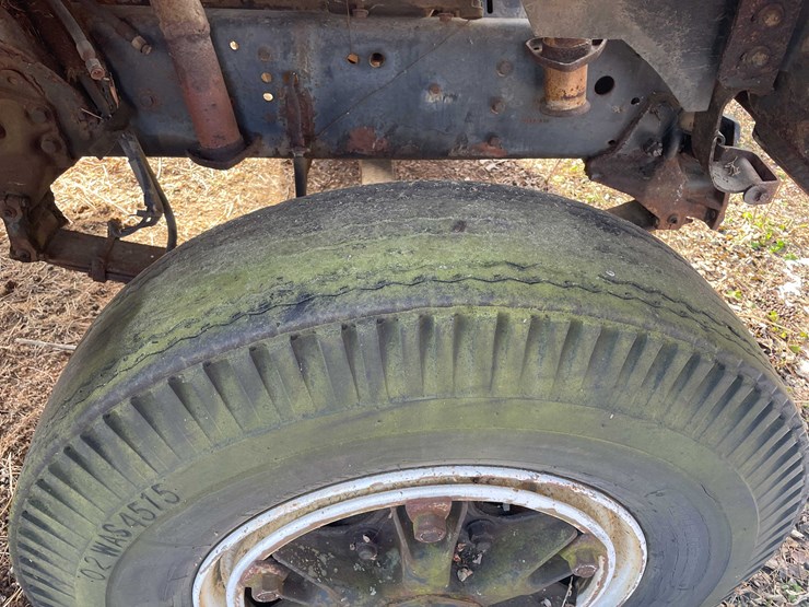 1986-ford-8000-image-12