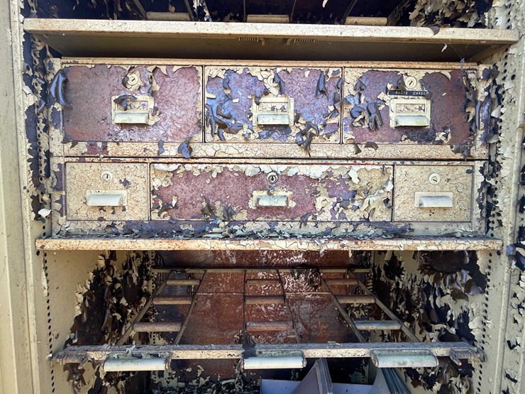 #13068-•-metal-cabinet-image-5