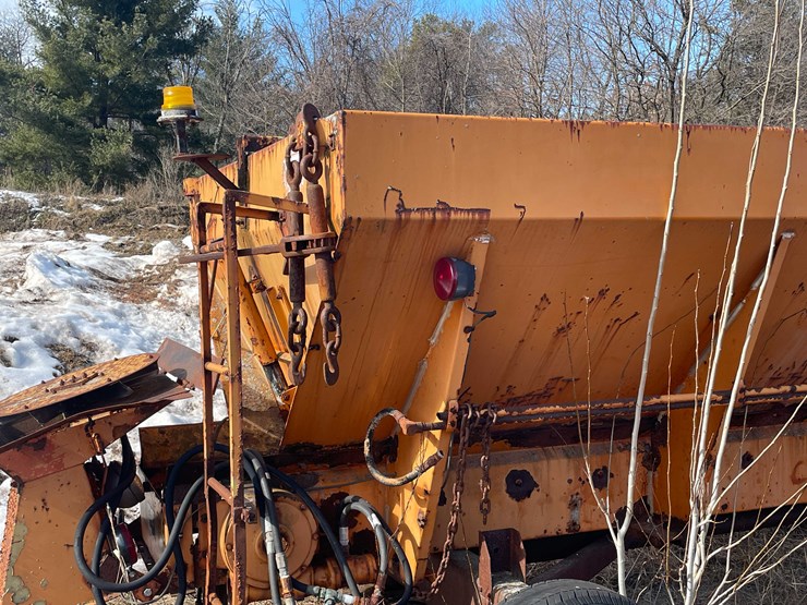 #13023-•-henderson-chief-spreader-image-23