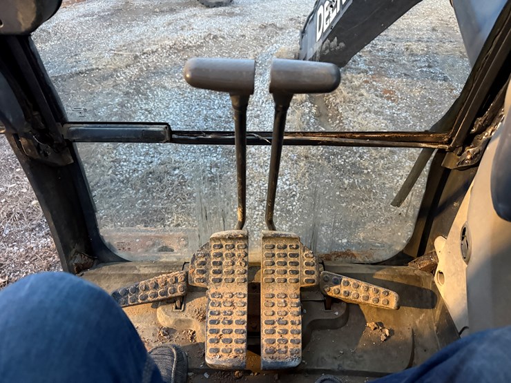 2006-deere-650d-lc-image-48