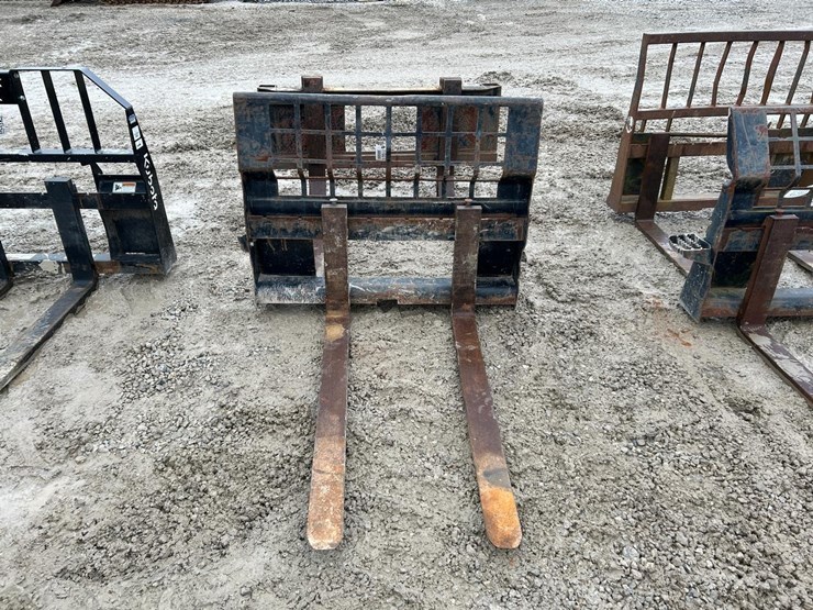 48”-skid-steer-pallet-forks-image-2