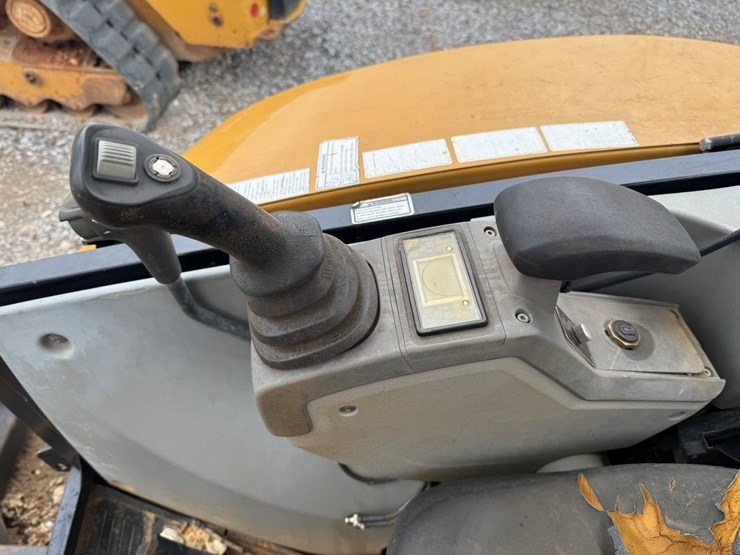 2014-caterpillar-302.7d-image-43