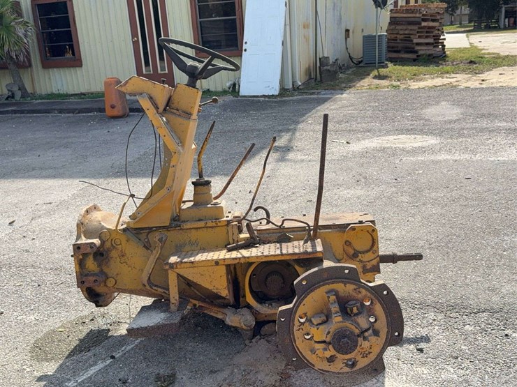 serial-no.4-minneapolis-moline-jet-star-3-transmission-and-rearend-image-4