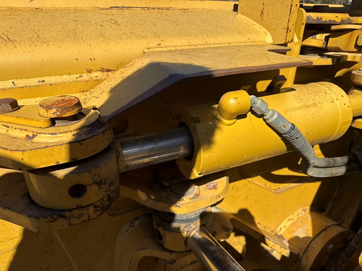 2015-caterpillar-d6t-lgp-image-18