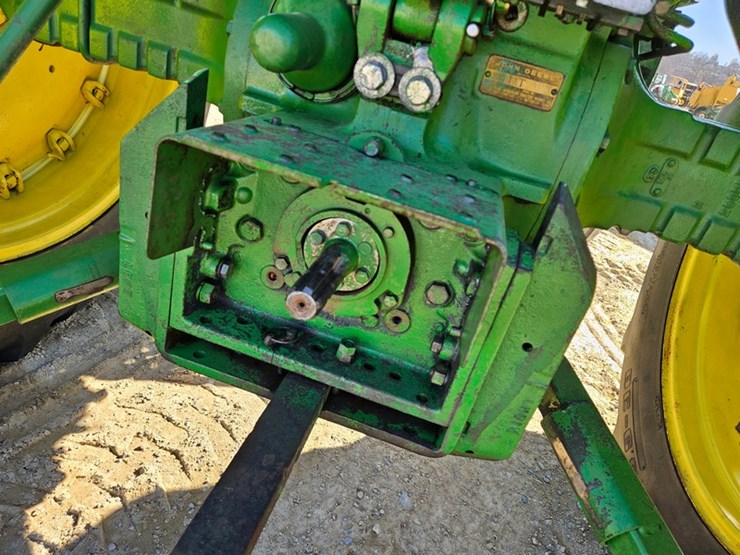 john-deere-3010-image-17