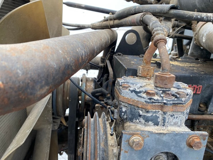 1994-freightliner-day-cab-semi-image-62