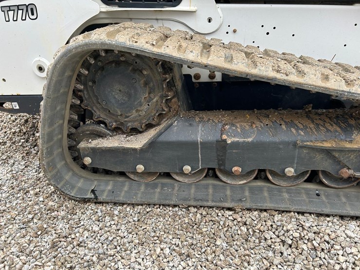 2022-bobcat-t770-image-13