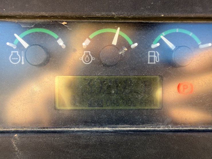 2006-deere-700j-image-47