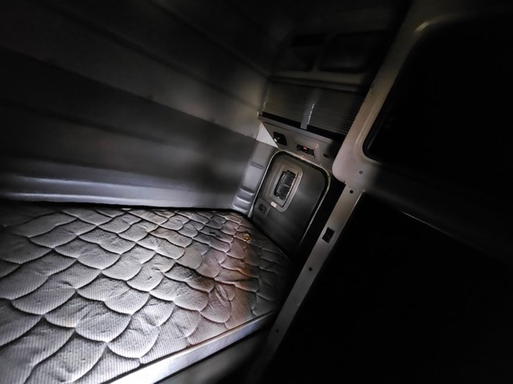 2006-peterbilt-379-image-41