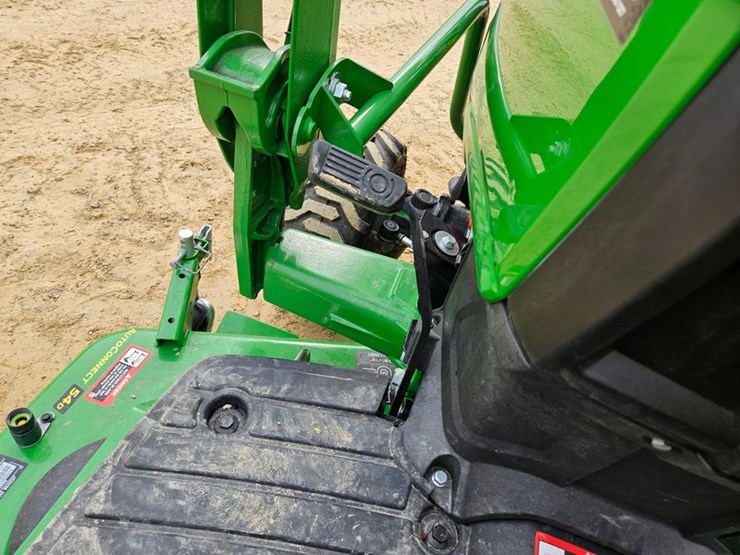 2025-john-deere-1025r-image-35