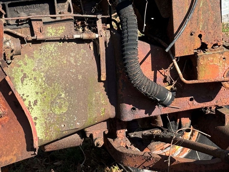 minneapolis-moline-parts-tractor-image-22