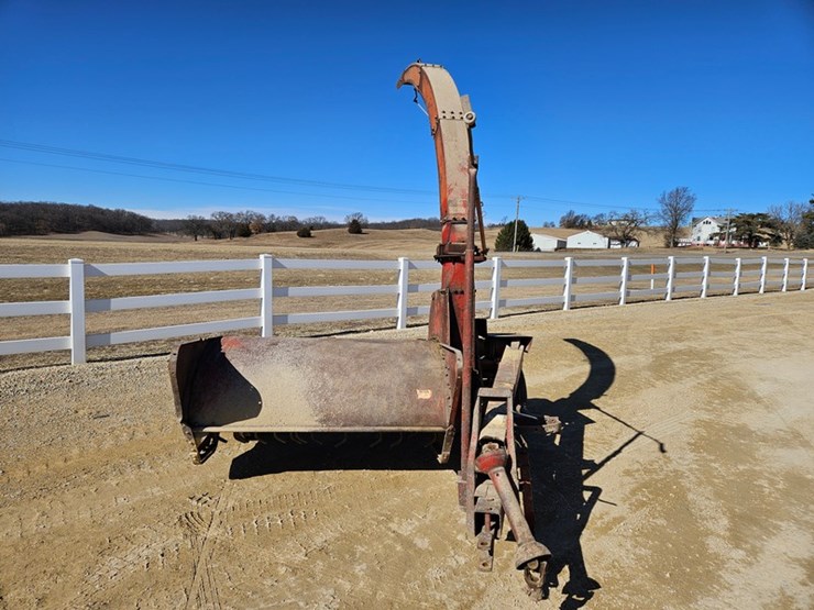 new-holland-33-image-8