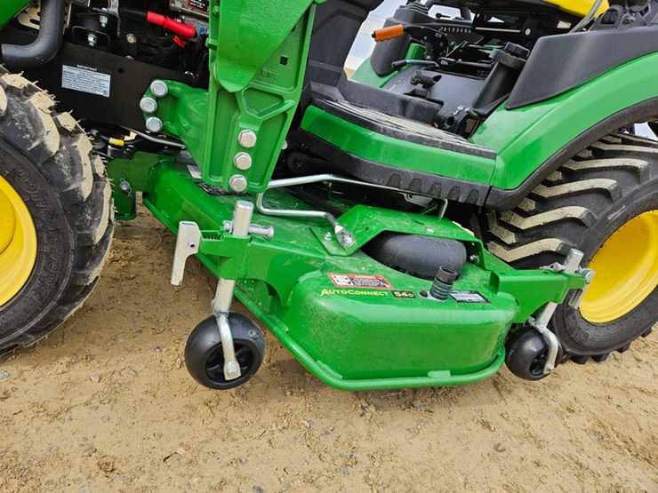 2025-john-deere-1025r-image-18