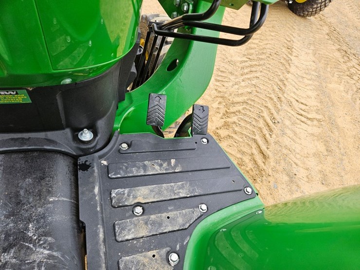 2025-john-deere-3032e-image-26