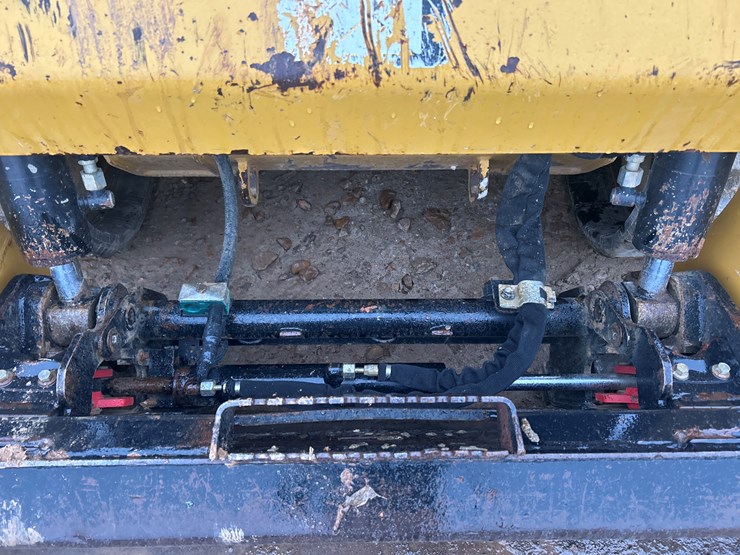 2017-caterpillar-259d-image-11