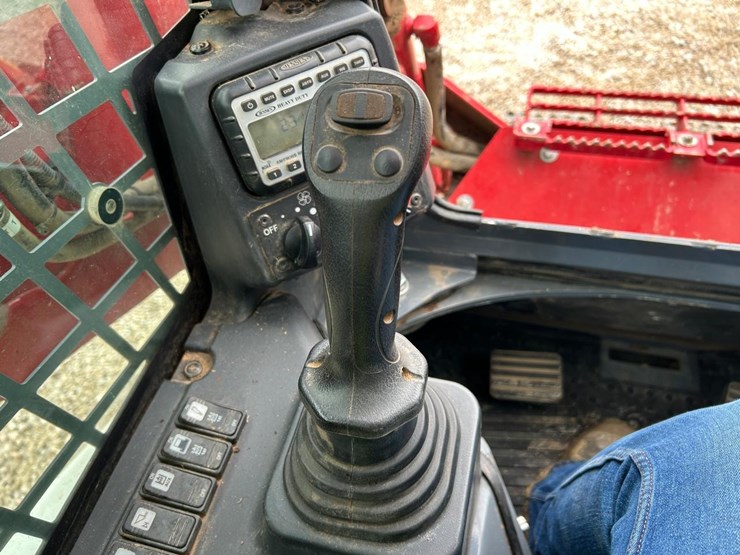 2022-takeuchi-tl12v2-image-24