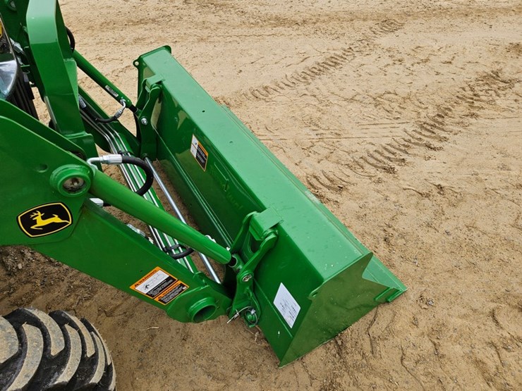 2025-john-deere-3032e-image-34