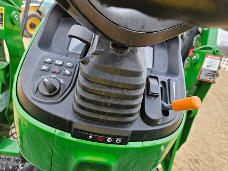 2025-john-deere-2038r-image-35