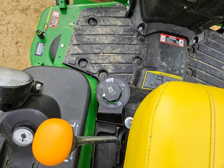 2025-john-deere-1025r-image-27