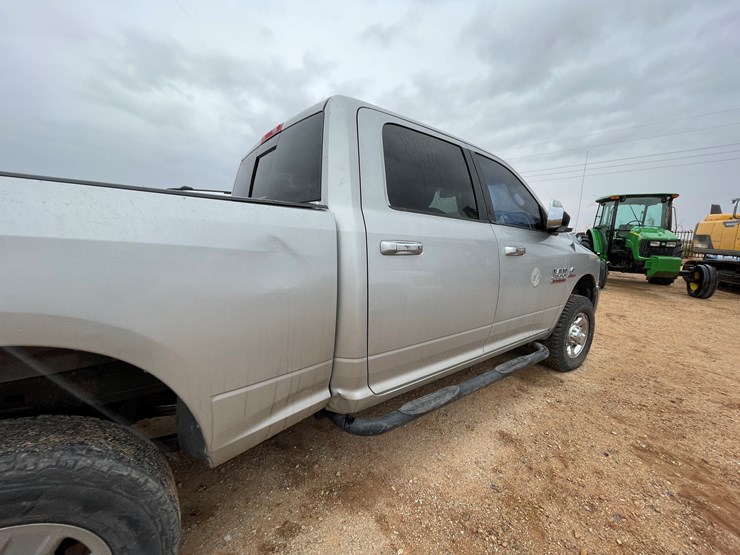 2014-dodge-2500-image-26