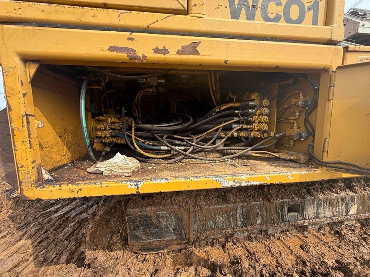 2010-caterpillar-325-image-12