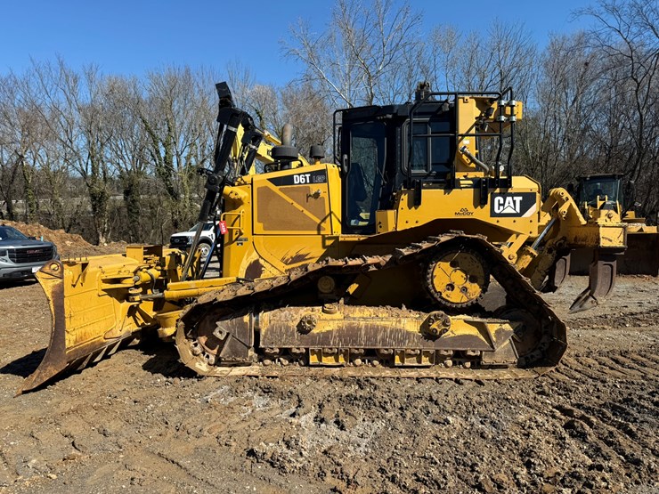 2015-caterpillar-d6t-lgp-image-2